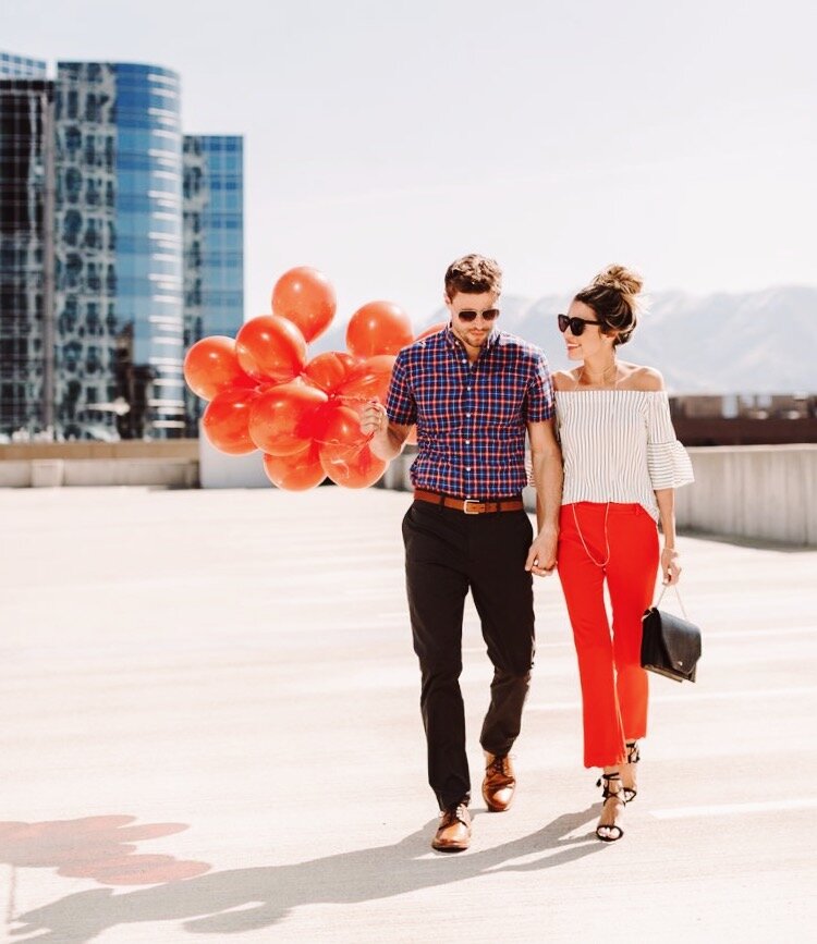 — Мы слишком часто ругаемся. — Может, мы просто несовместимы? — Может. — И что будем делать? — Совмещаться.)))