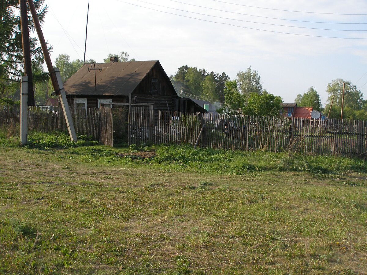 Из трех секций забора от калитки осталась одна. Фото автора
