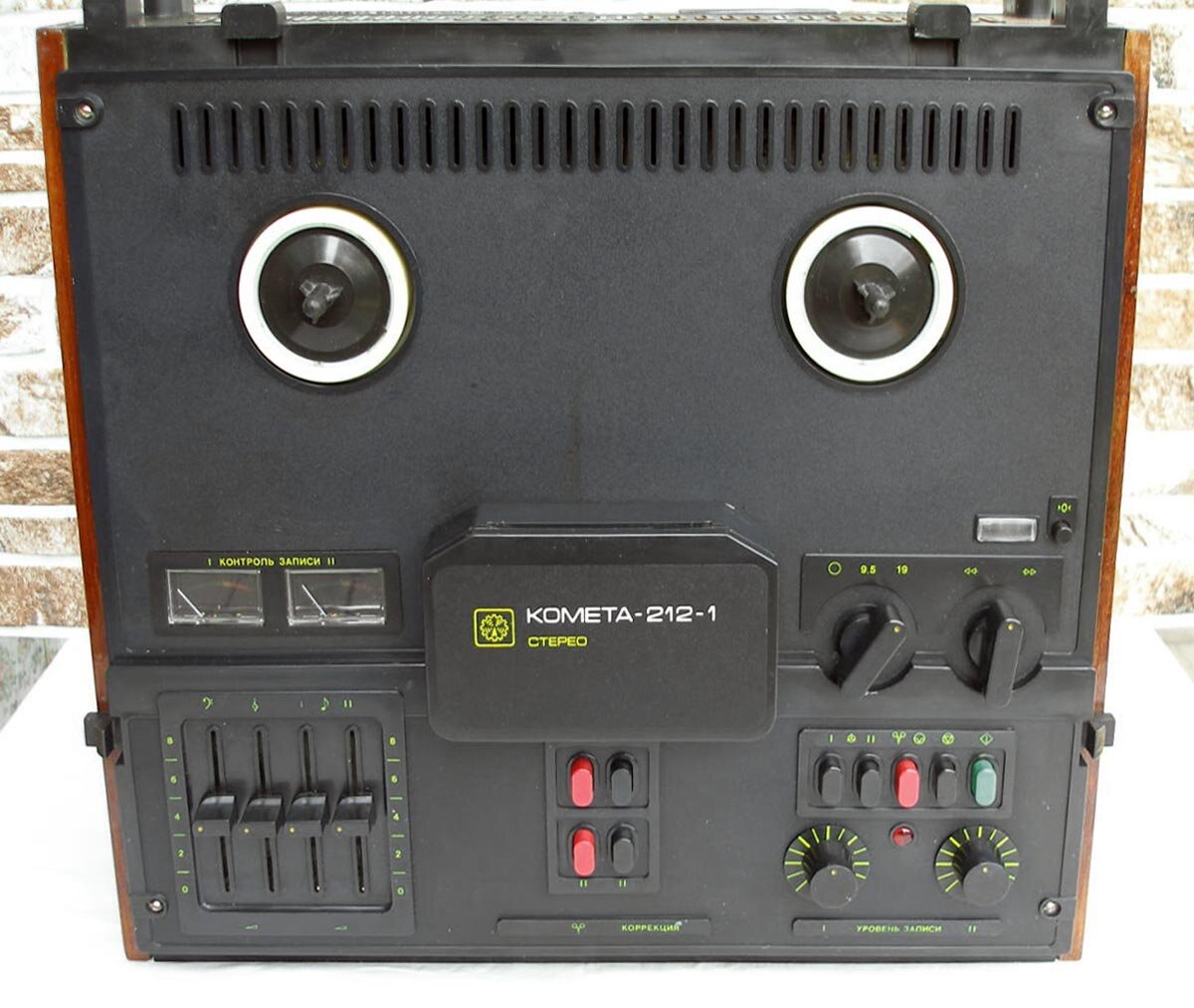 Вид спереди