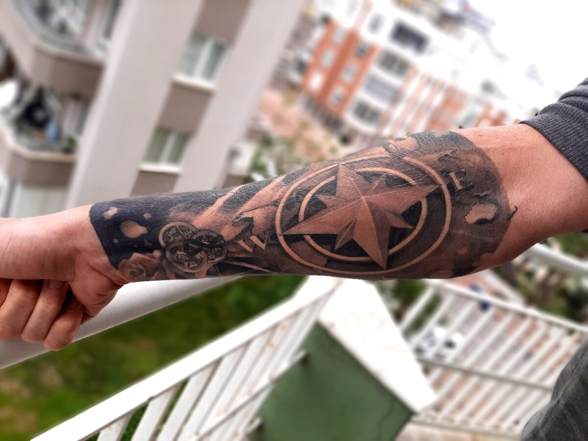 В тату мужа, заложено много смысла, там есть мое имя и имя дочки