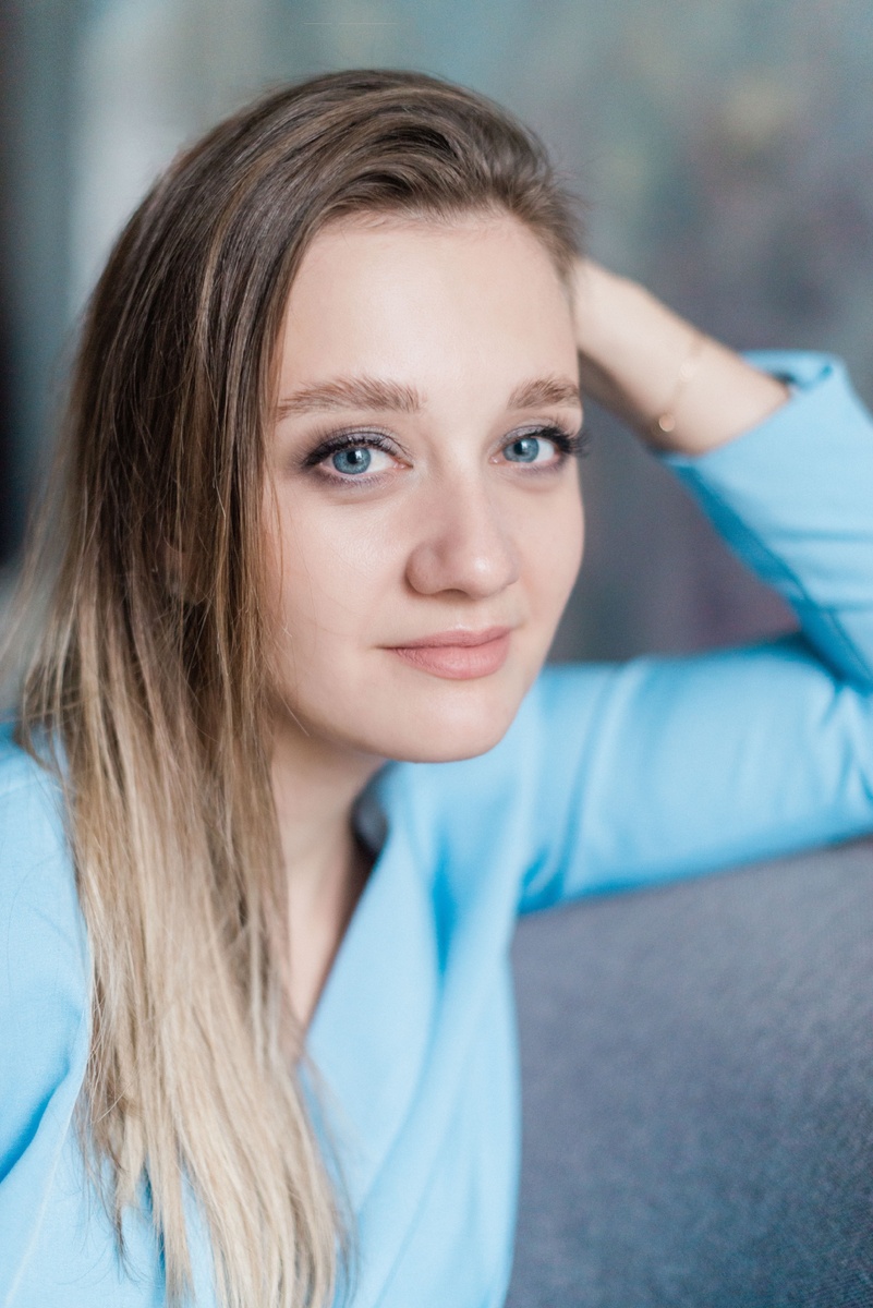 Мое фото через день после укладки бровей