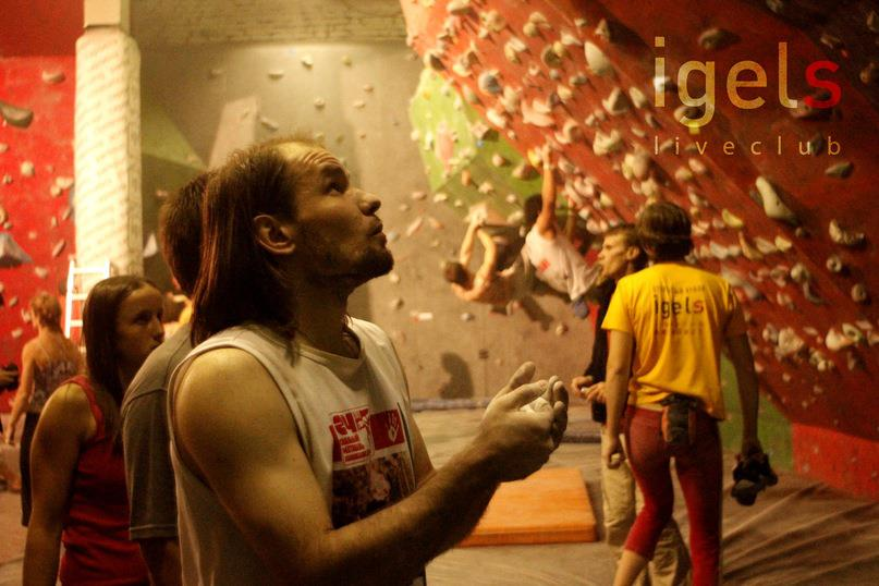 Тренировка на скалодроме, фотография с папиного Facebook профиля