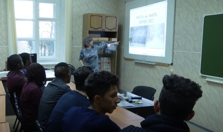 По факту мы видим, что численность иностранных студентов в России увеличивается с 2000 г., в основном за счет граждан стран Азии. Порядка 20% из них обучаются по специальностям, связанным с медициной 