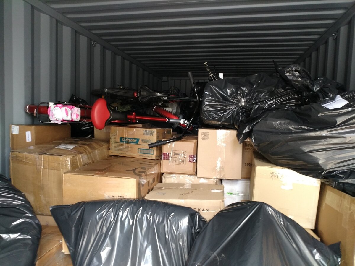 Все что нажито непосильным трудом влезло в один контейнер )