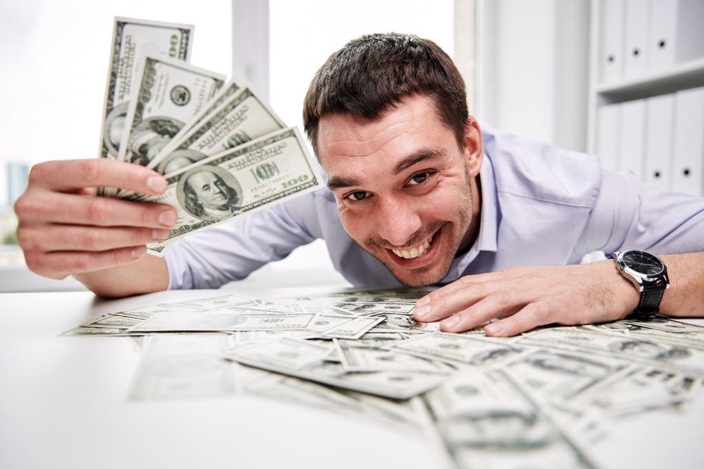 Деньги приобретают ценность не когда ими владеют, а когда ими пользуются. Эзоп