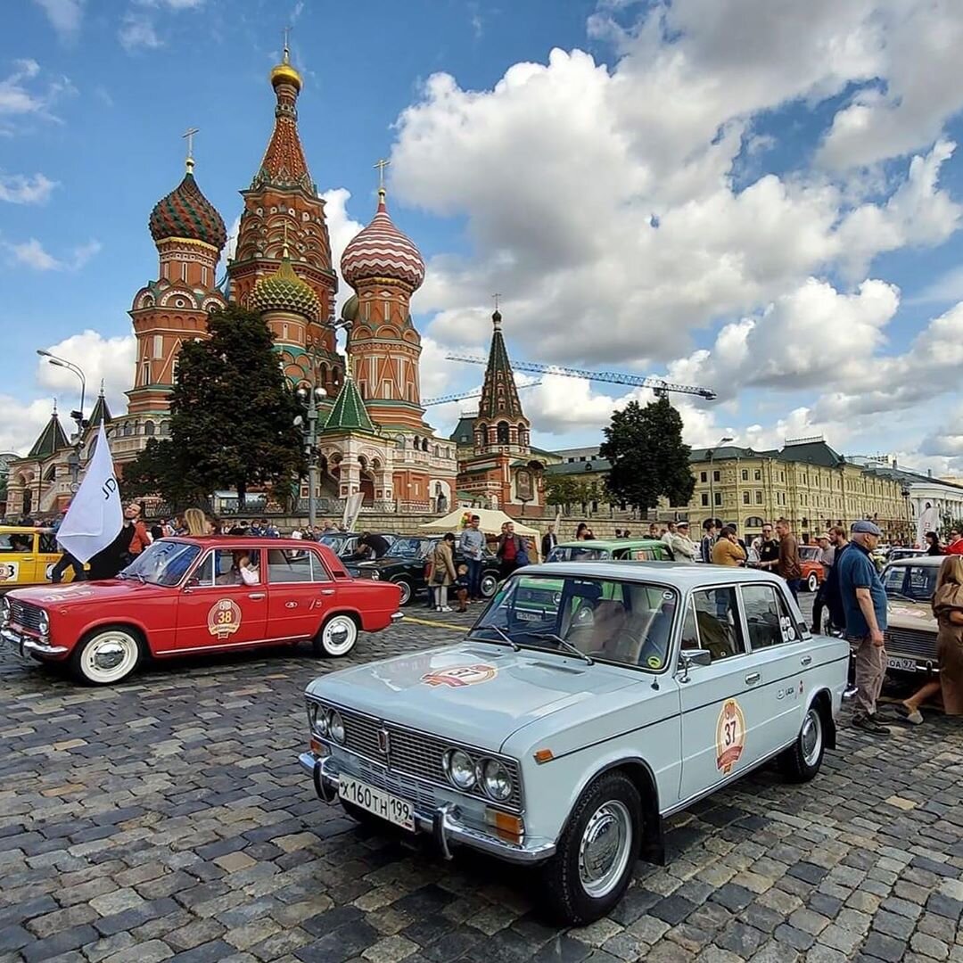 "Копейка" на красной площади. РаллиГУМ 2020. Фото взято @yanina_nezvankina