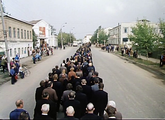 Кадр из к\ф "Остановился поезд"