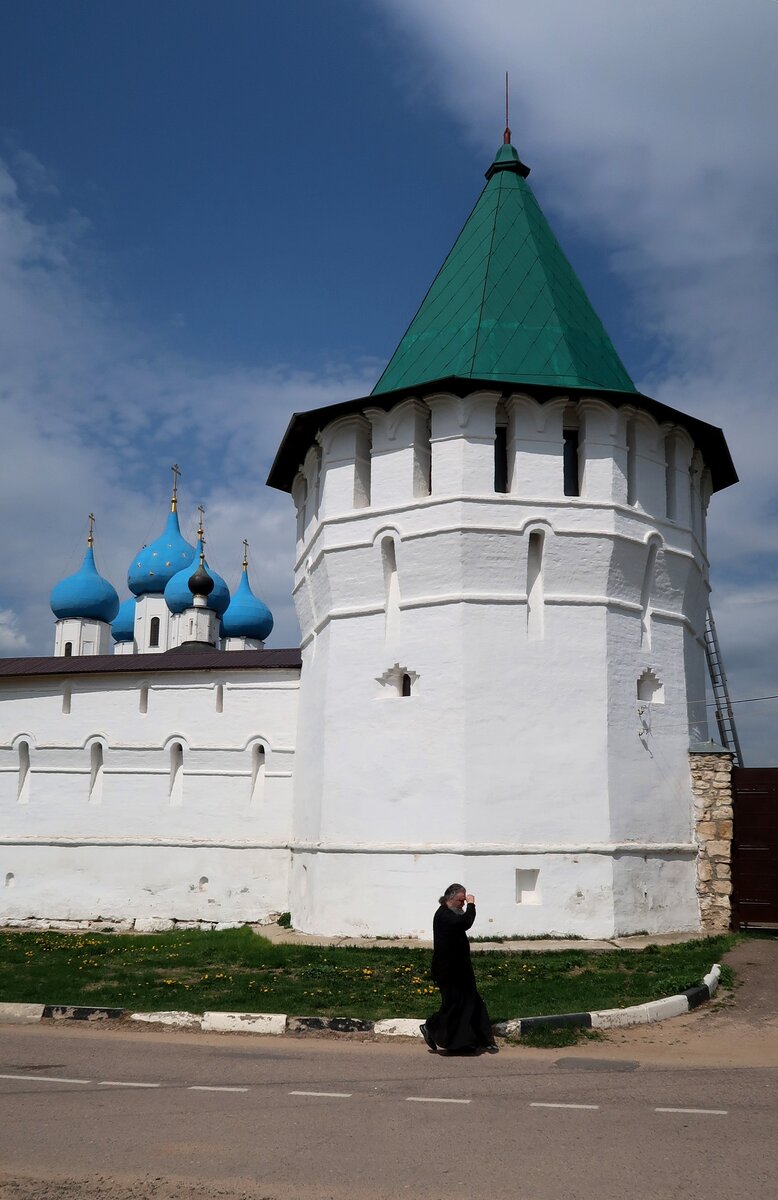 Высоцкий мужской монастырь. Стена и башня.