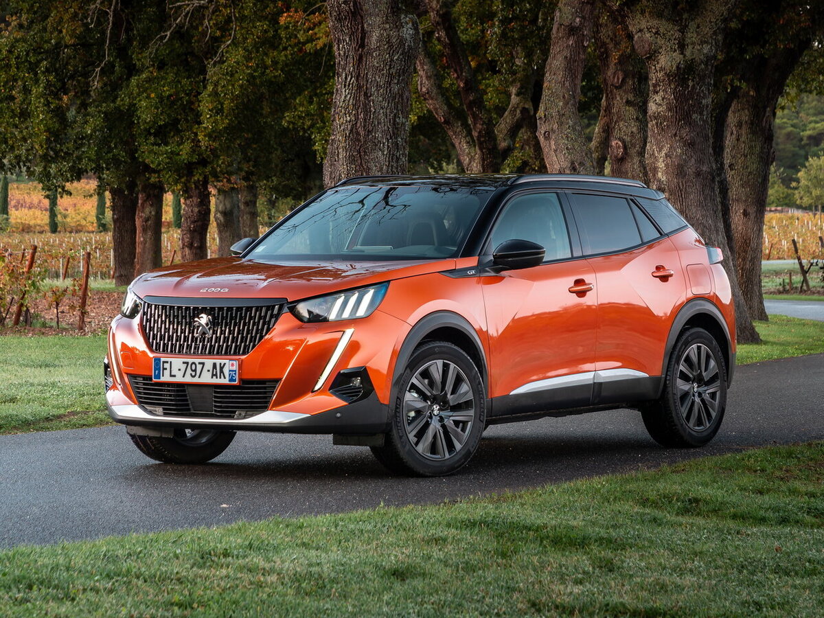 новый PEUGEOT 2008 (фото из открытых интернет источников)