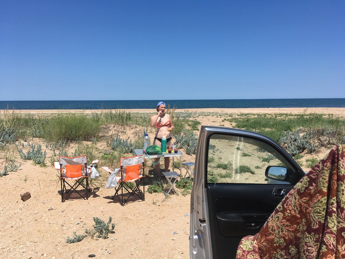 Перекус на берегу Каспия