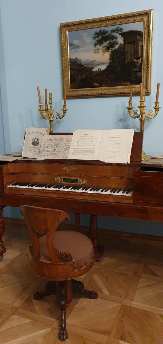 Гостиная Мемориального музея-квартиры А. С. Пушкина