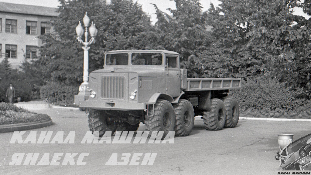 Лето 1964 года. Только что собранный НАМИ-058Т на территории института НАМИ