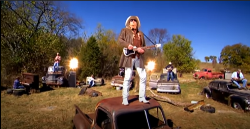 Алан Джексон, кадр из видео на песню "Country Boy" 