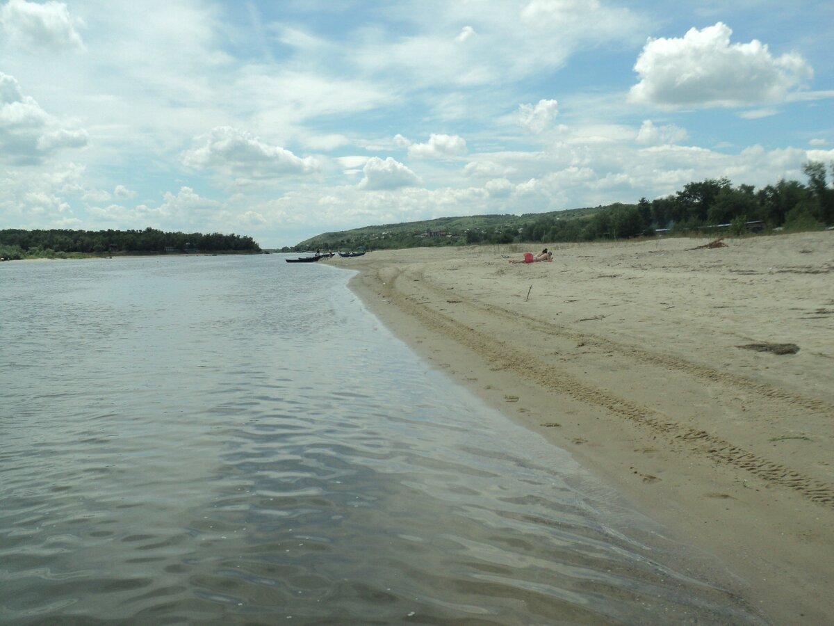 Вот такой пляж в ста метрах от базы, фото автора