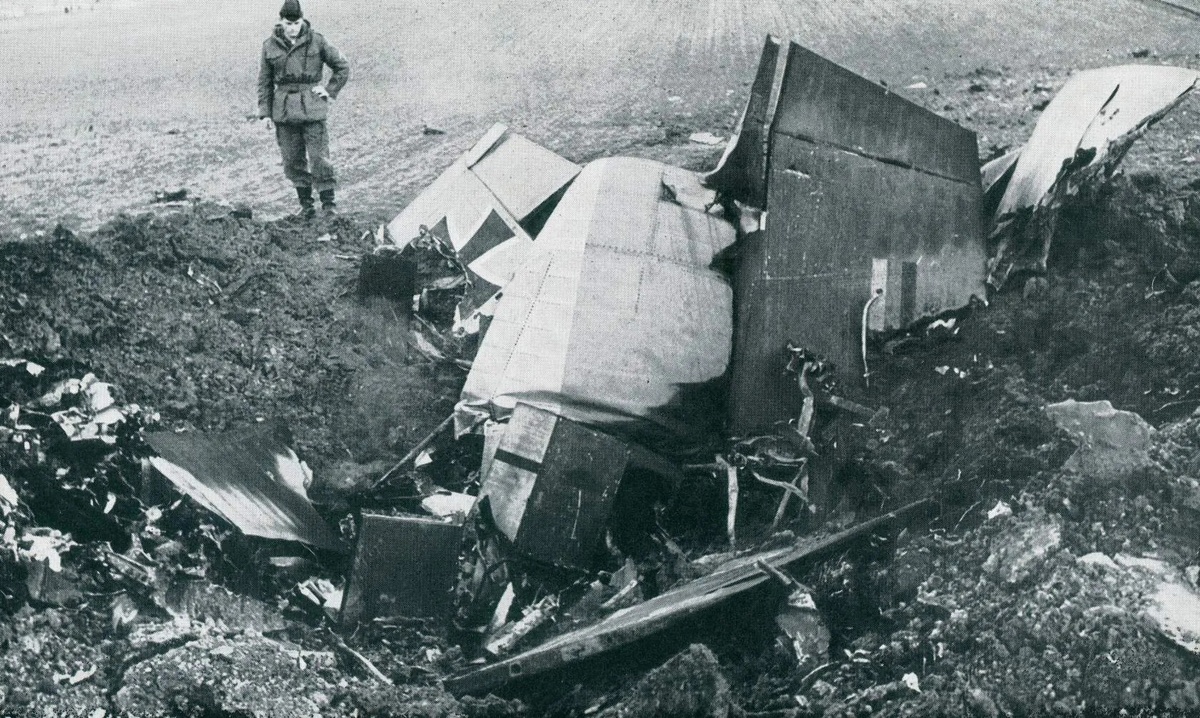 На месте падения очередного "Старфайтера"  1965 год . В этом году разбились 26 истребителей, погибло 17 пилотов.