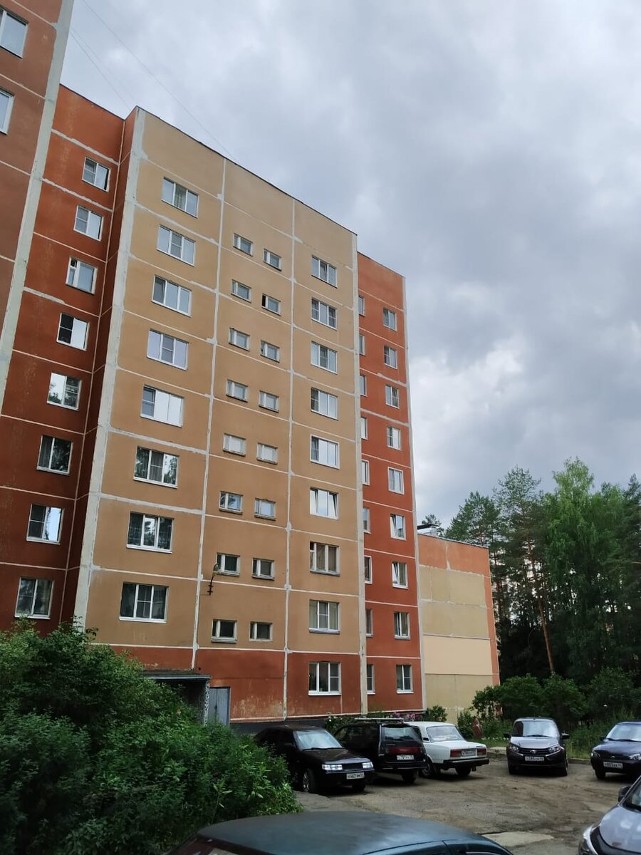 Костяк жилого сектора - многоэтажки советского периода. Фото автора. 