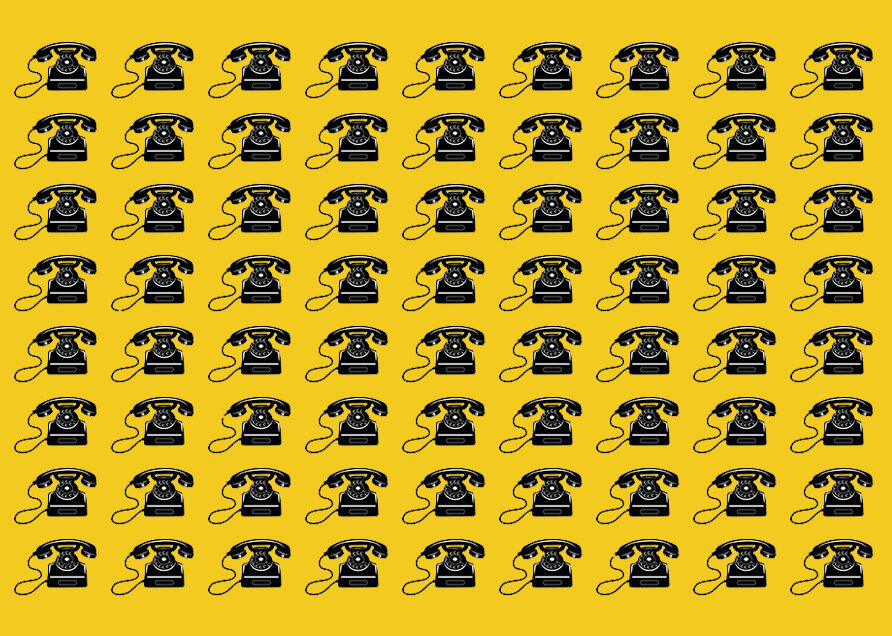 Найдите телефон, отличающийся от других