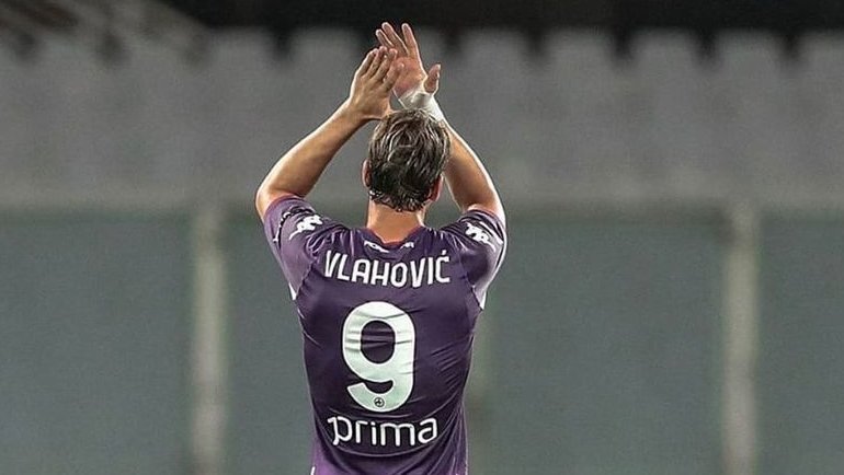 Фото-материалы взяты с источника https://www.sport-express.ru/football/england/news/manchester-siti-vklyuchilsya-v-borbu-za-vlahovchia-1825699/