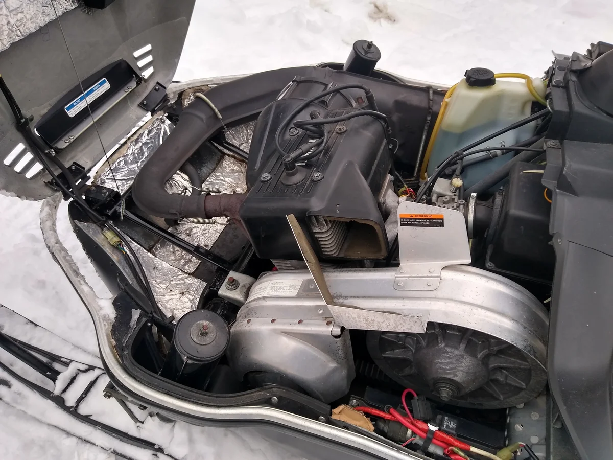 Что здесь может сломаться? Под капотом деталей меньше чем в одной только системе впрыска современного снегохода. Источник фото - https://auto.ru/snowmobile/used/sale/yamaha/vk540/3673060-707aaea0/