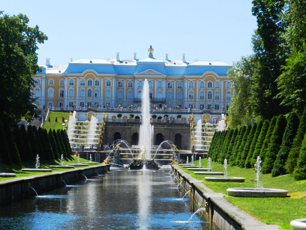 Большой Петергофский дворец.