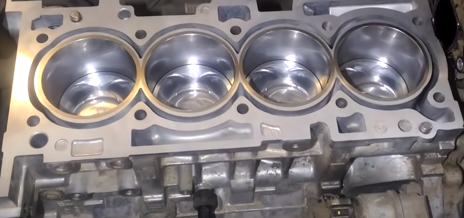 Купил Kia Optima, поехал с семьей на море, на скорости 140 км\\ч ...