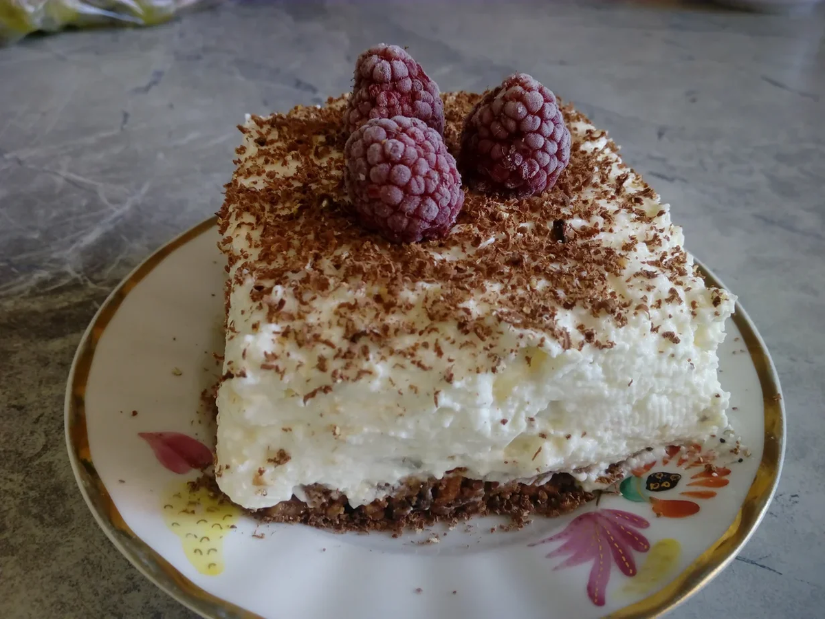 Кусок домашнего чизкейка