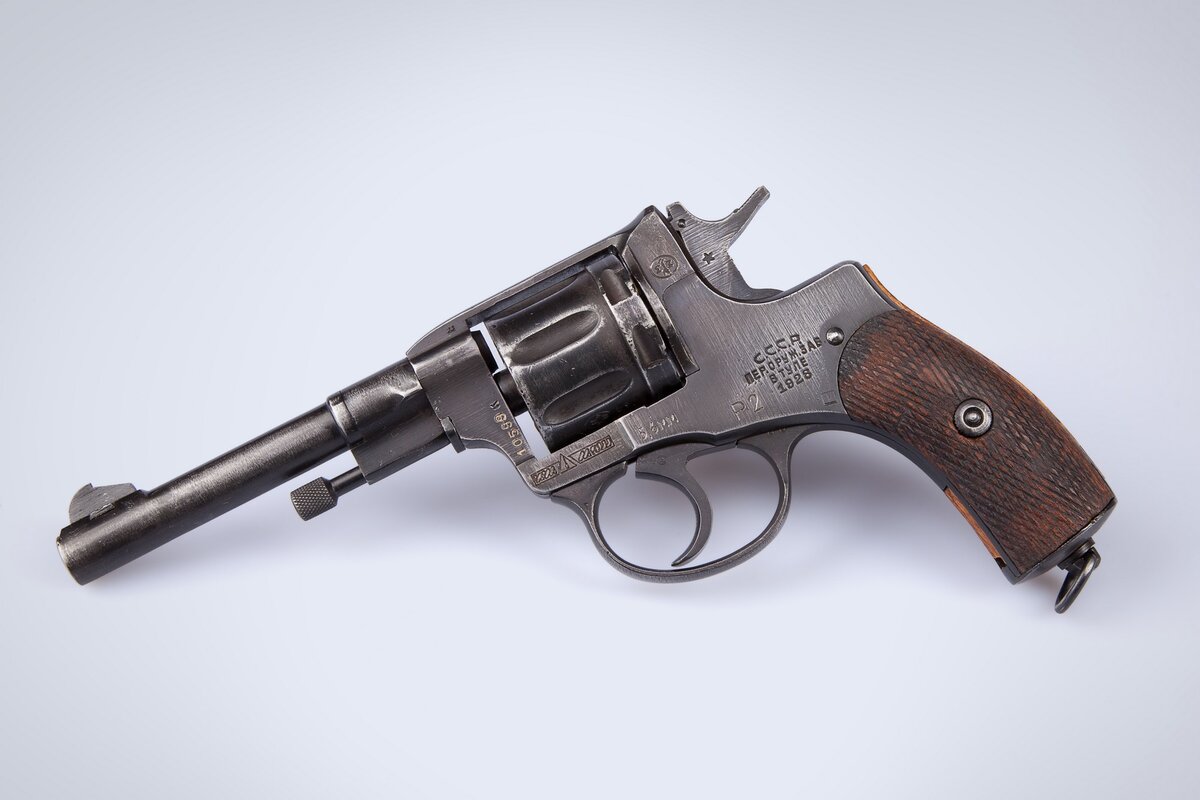 Пистолеты первой мировой. 17. Револьвер наган 1878. Парабеллум 1910. Nagant m1895.