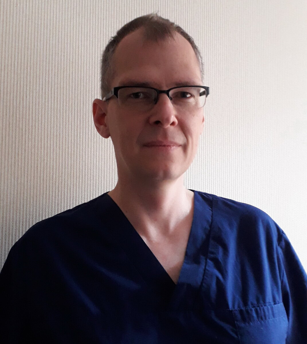 Меня зовут Алексей Сиркин, я врач-реабилитолог, уже более 20 лет. Пишу о жизни, с точки зрения психологии и медицины