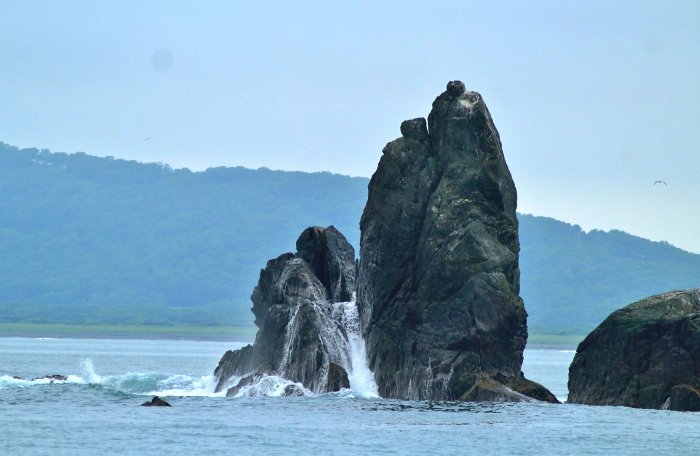  terrakamchatka.ru: кекур у острова Крашенинникова