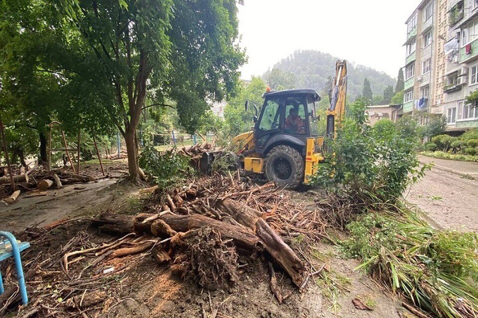     Штормовое предупреждение продлится до 23 июля. Олег УМАРОВ