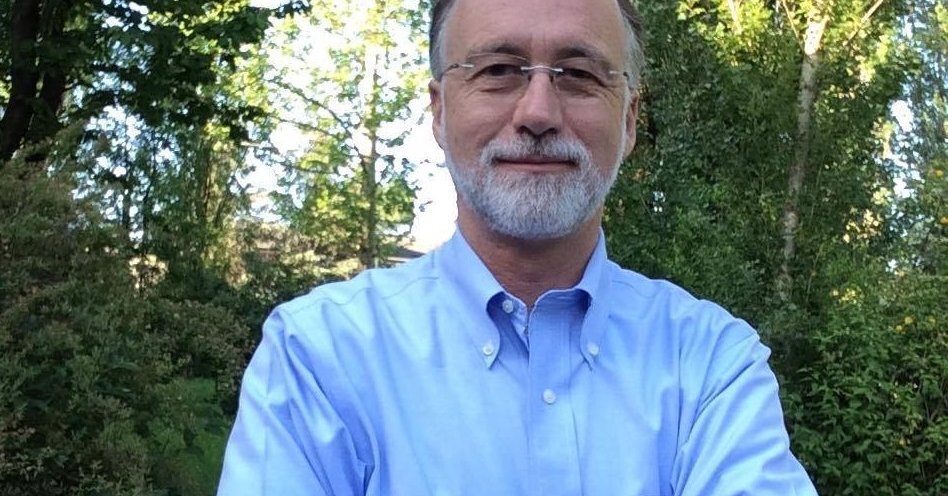 Итальянец Диего Марани на фоне европейской природы 
https://www.taurillon.org/making-culture-in-the-eu-an-interview-with-diego-marani?lang=fr