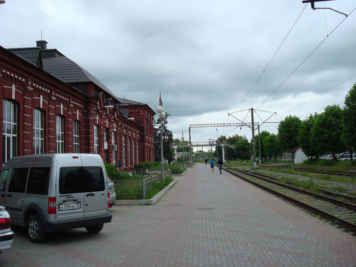 © Акутагава / CC BY-SA 3.0 (Железнодорожный вокзал в Беслане)