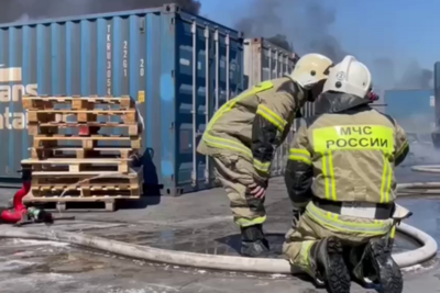    Пожар в грузовом терминале Новороссийска ©Скриншот