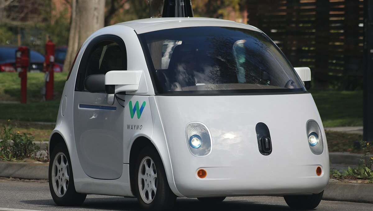     Дорожное движение в городе неправильно спроектировано, об этом корреспонденту RostovGazeta рассказал ростовский урбанист Даниил Светличный.