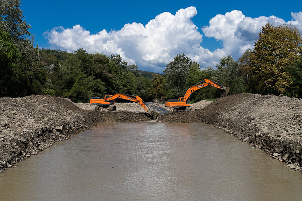 На 7-километровом участке русла Мацесты проводится ликвидация последствий летнего подтопления.