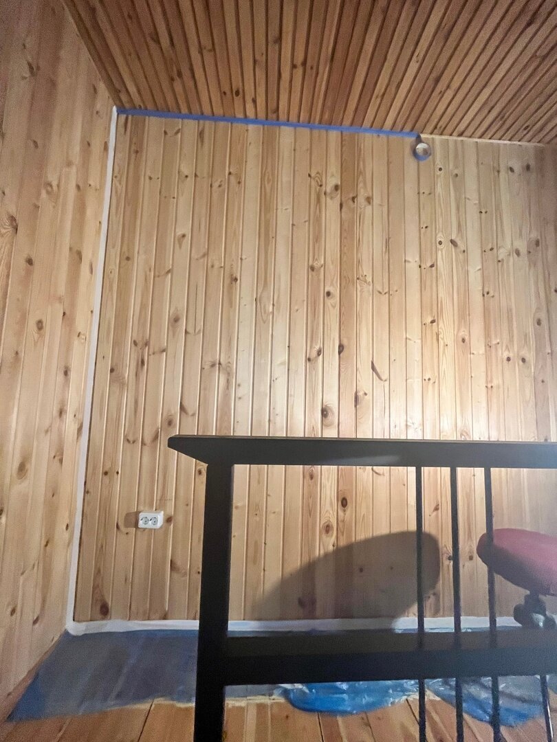 со временем сосновая вагонка еще желтеет