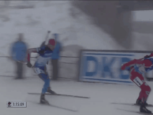 Шипулин опережает Бьорндалена в финишном створе. 7.01.2015, Оберхоф