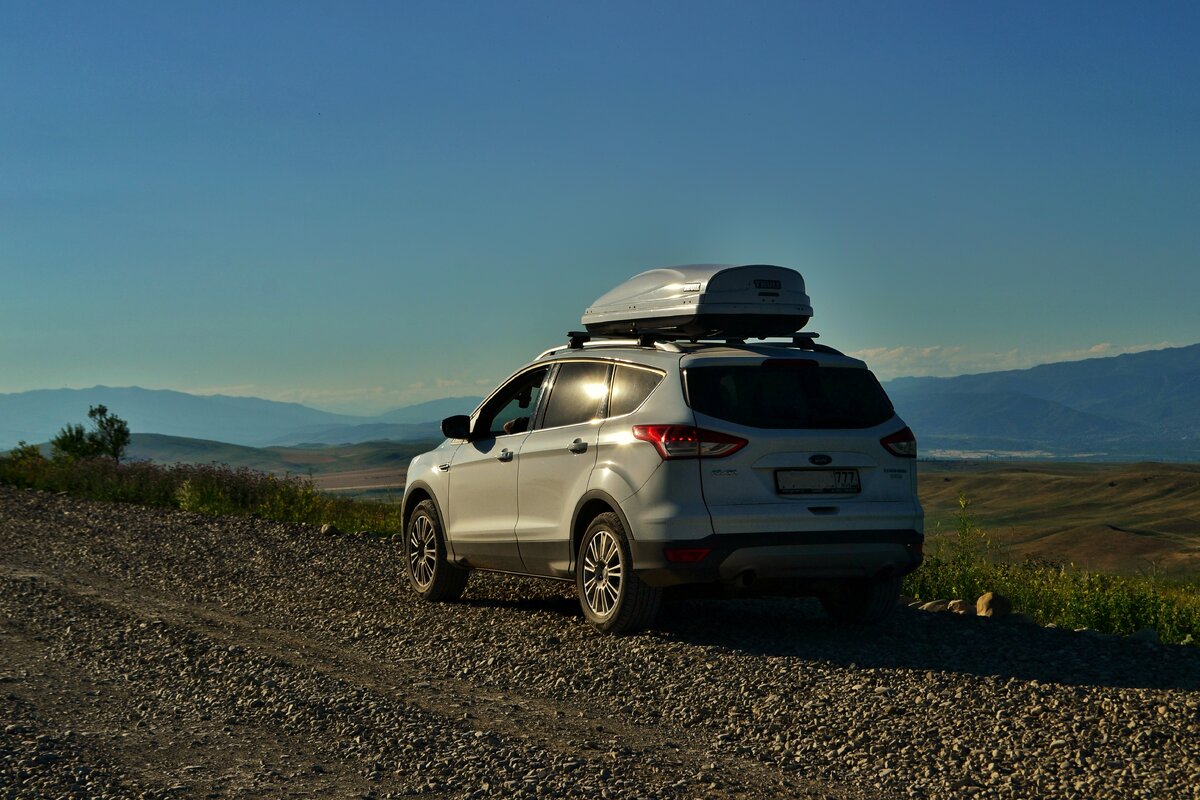 А это мы на своей машине из России доехали. Где-то на пути в Вашловани (нац. заповедник)