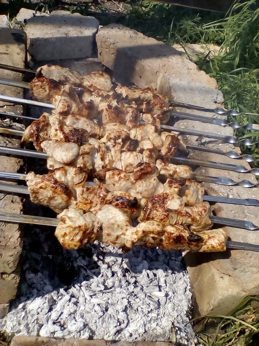 Шашлык из свинины получился идеальным. Все оценили по достоинству! Даже дети)
