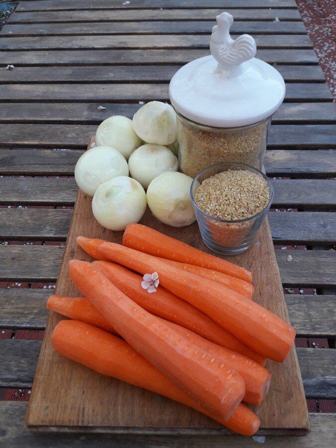 Вот такой стартовый натюрморт. Цветок жердёлы во время съемки упал. Он в  каше не обязателен.