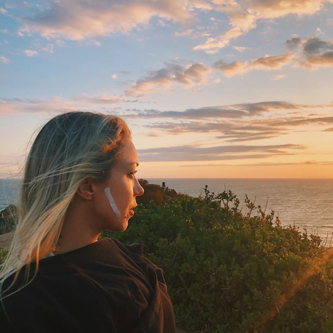 Элли Томпсон из Mexico City Blondes