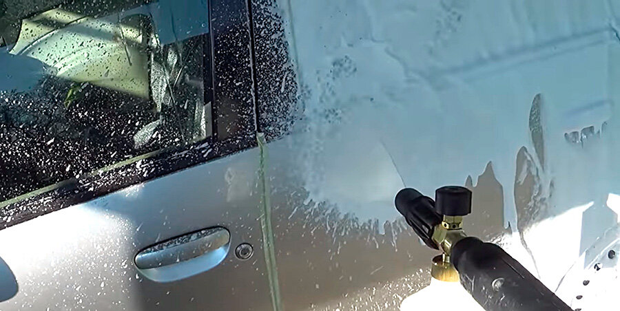 Нанесение пены с помощью пеногенератора