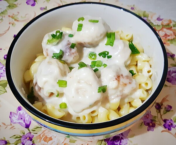 Макароны с куриными фрикадельками