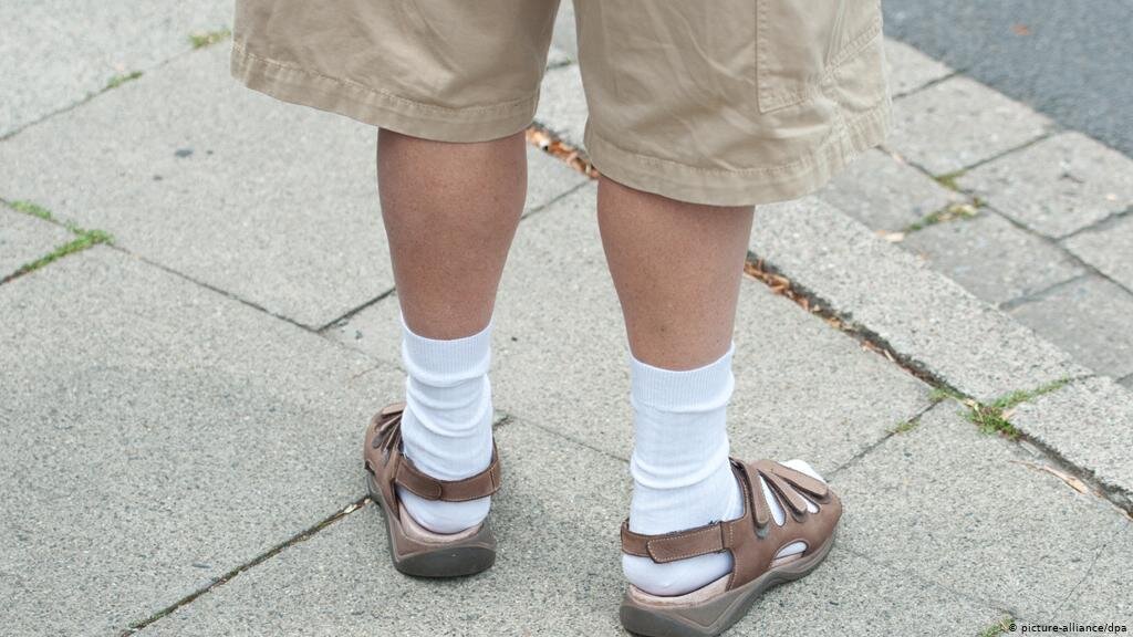 Носки с сандалями