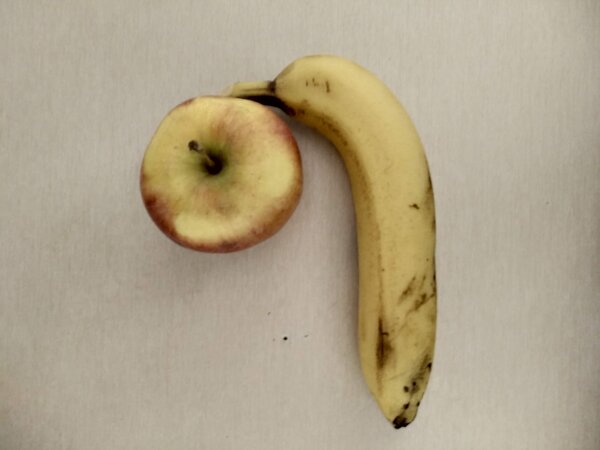 Изображение полезных продуктов, содержащих жиры: орехи, авокадо, оливковое масло