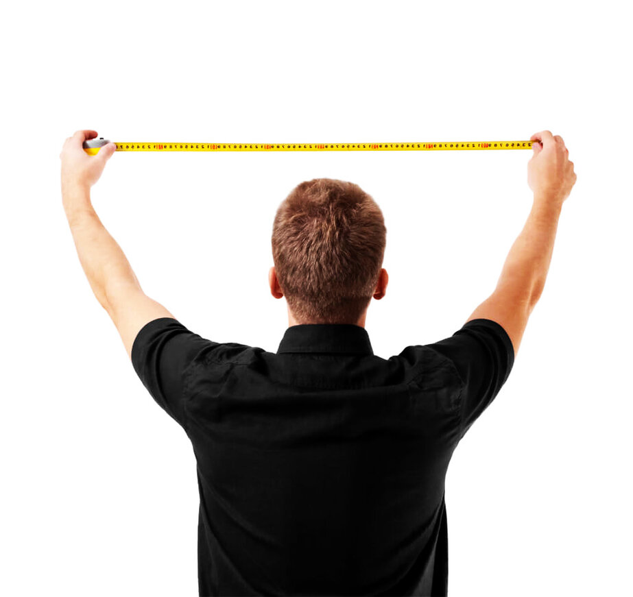 Вам необходимо учесть все размеры, иначе можете попасть в неудобную ситуацию, когда кухонный гарнитур не помещается, закрывая дверной проход или окно.