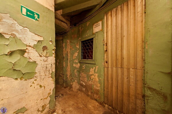 Нашли камеры для заключённых в заброшенном бомбоубежище