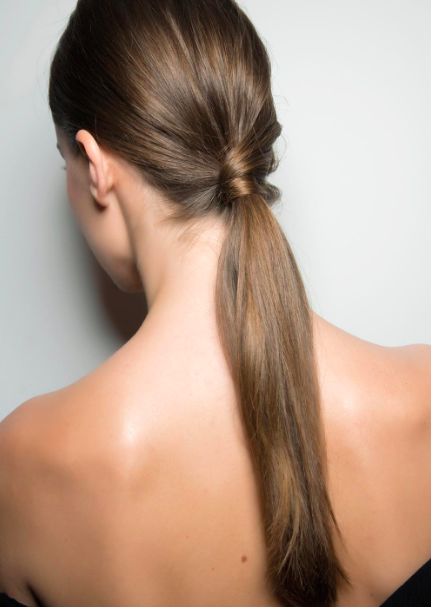 Низкий гладкий хвост