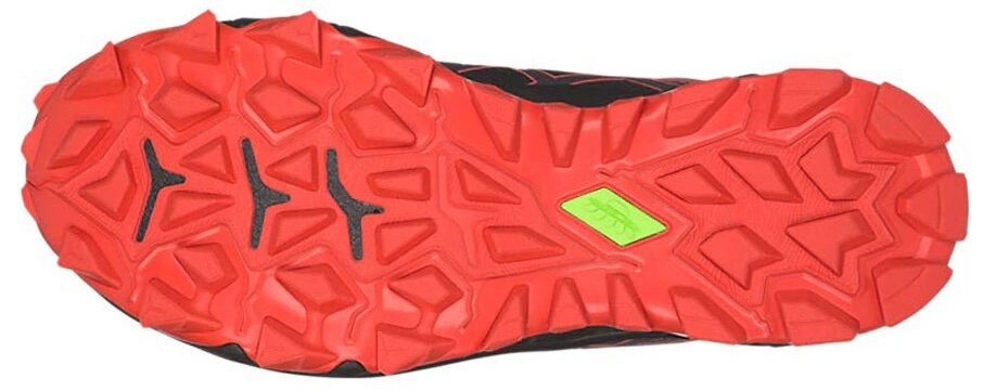 Пошошва с крупными зацепами.