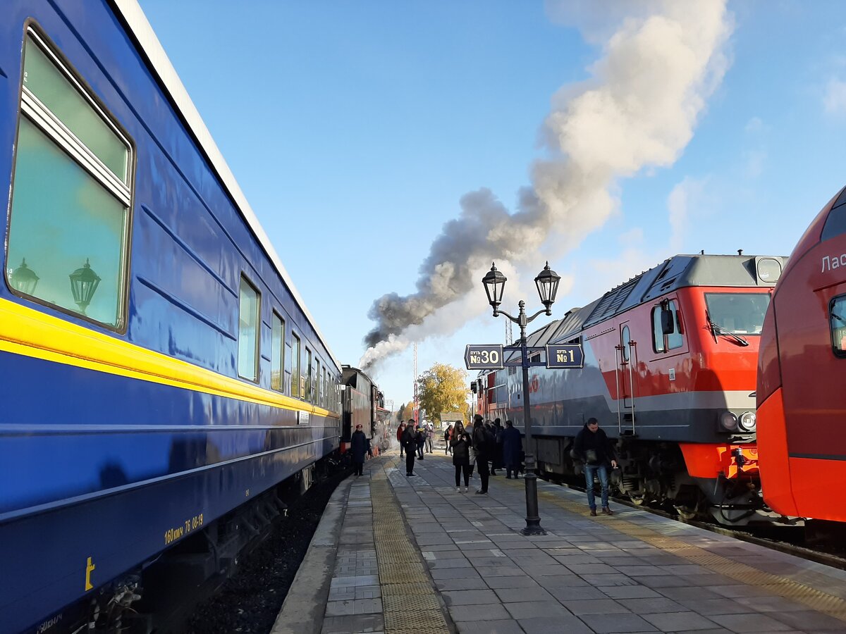 Билеты на поезд москва сортавала. Ретропоезд «Рускеальский экспресс» Сортавала – Рускеала. Вокзал Сортавала Рускеальский экспресс. Ретро поезд Сортавала Рускеала. ЖД станция Сортавала ретро поезд Рускеальский экспресс.